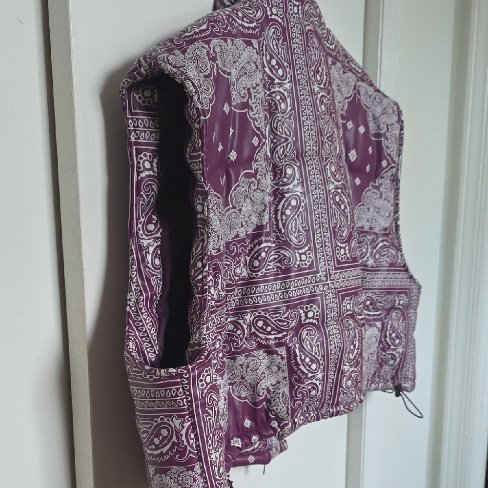 PrettyLittleThing -Patterned Crop Vest - Picture 7 of 9